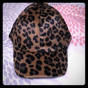 NWT H&M faux fur leopard print hat
